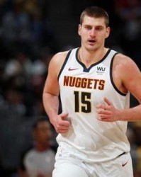  约基奇蝉联常规赛MVP创中锋历史纪录  