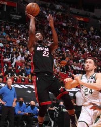  阿德巴约两双热火复仇雄鹿  