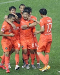  穆西亚拉梅开二度登顶射手榜首  