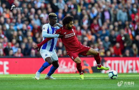  哈兰德双响助曼城登顶，卫冕冠军展现恐怖火力  